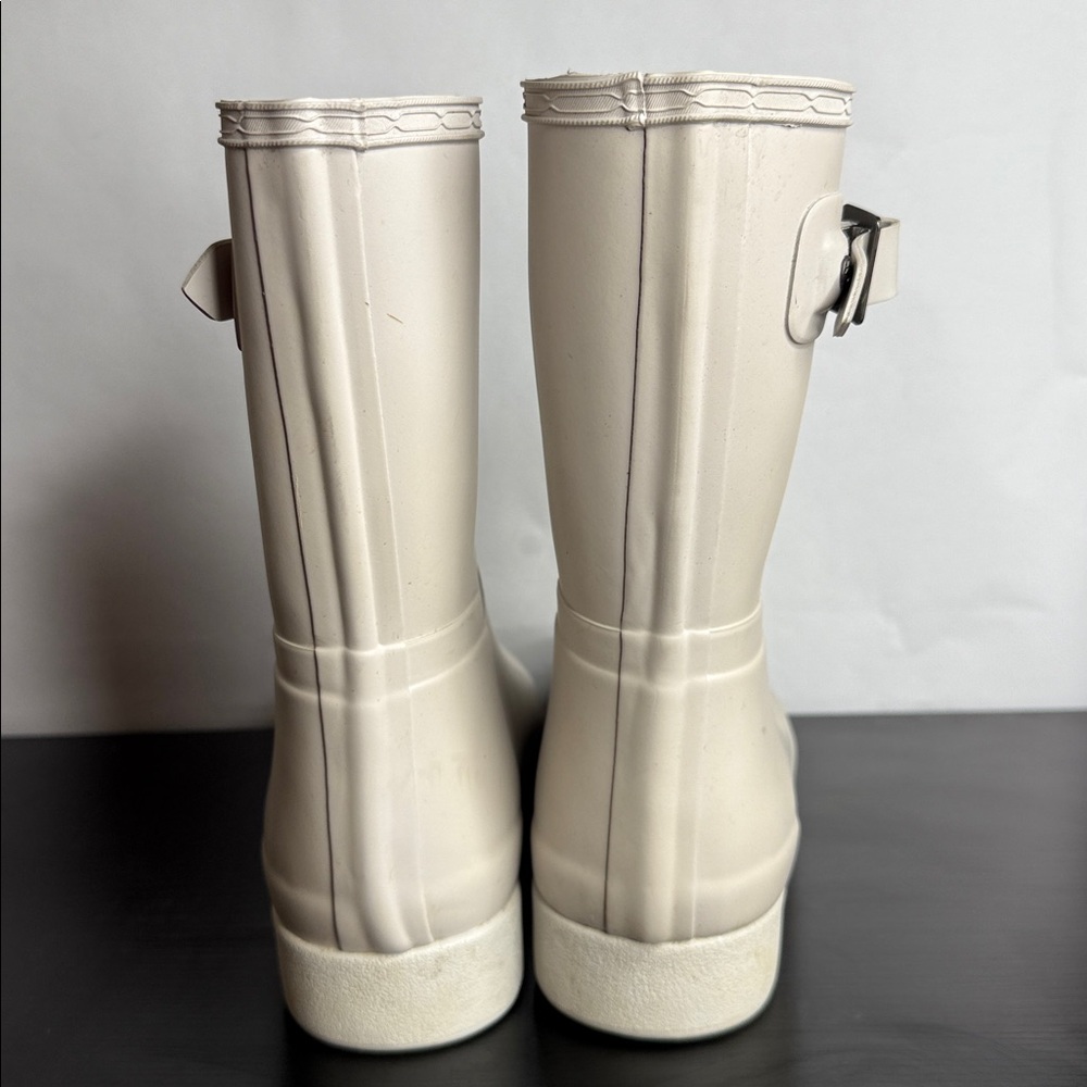 Hunter Women's Refined Short Waterproof Rain Boot in Beige Size 9 - Picture 3 of 13